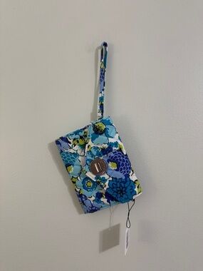 Floral Blue Quilted Wristlet Wallet - Blue